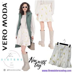 Vero Moda Maya Skirt in Snow White/Venus Flow Print New with tags